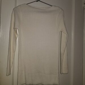 White knitted sweaterFits like a S